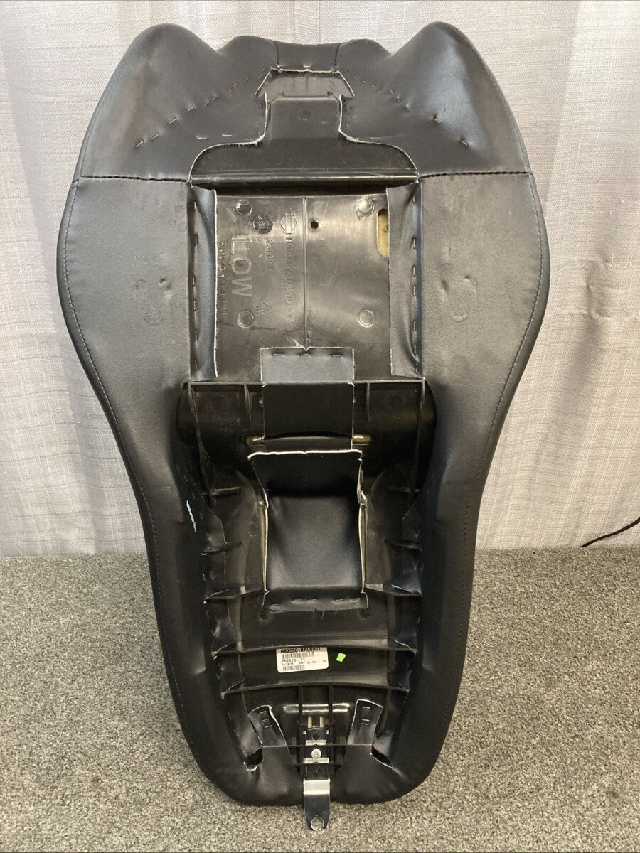 NEW GENUINE HARLEY DAVIDSON P52320-11 LOW SEAT ASY STREET GLIDE
