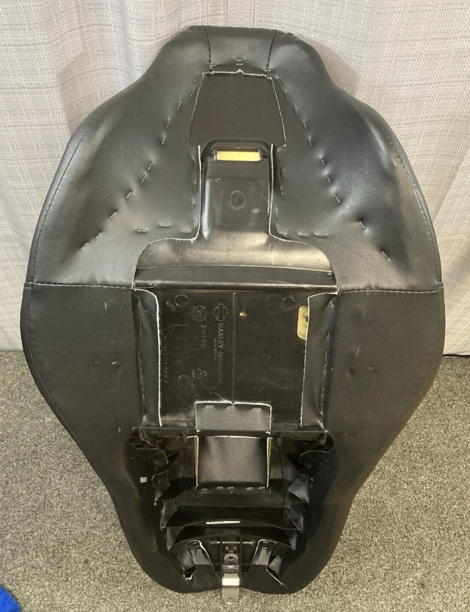 NEW GENUINE HARLEY DAVIDSON P52320-11 LOW SEAT ASY STREET GLIDE