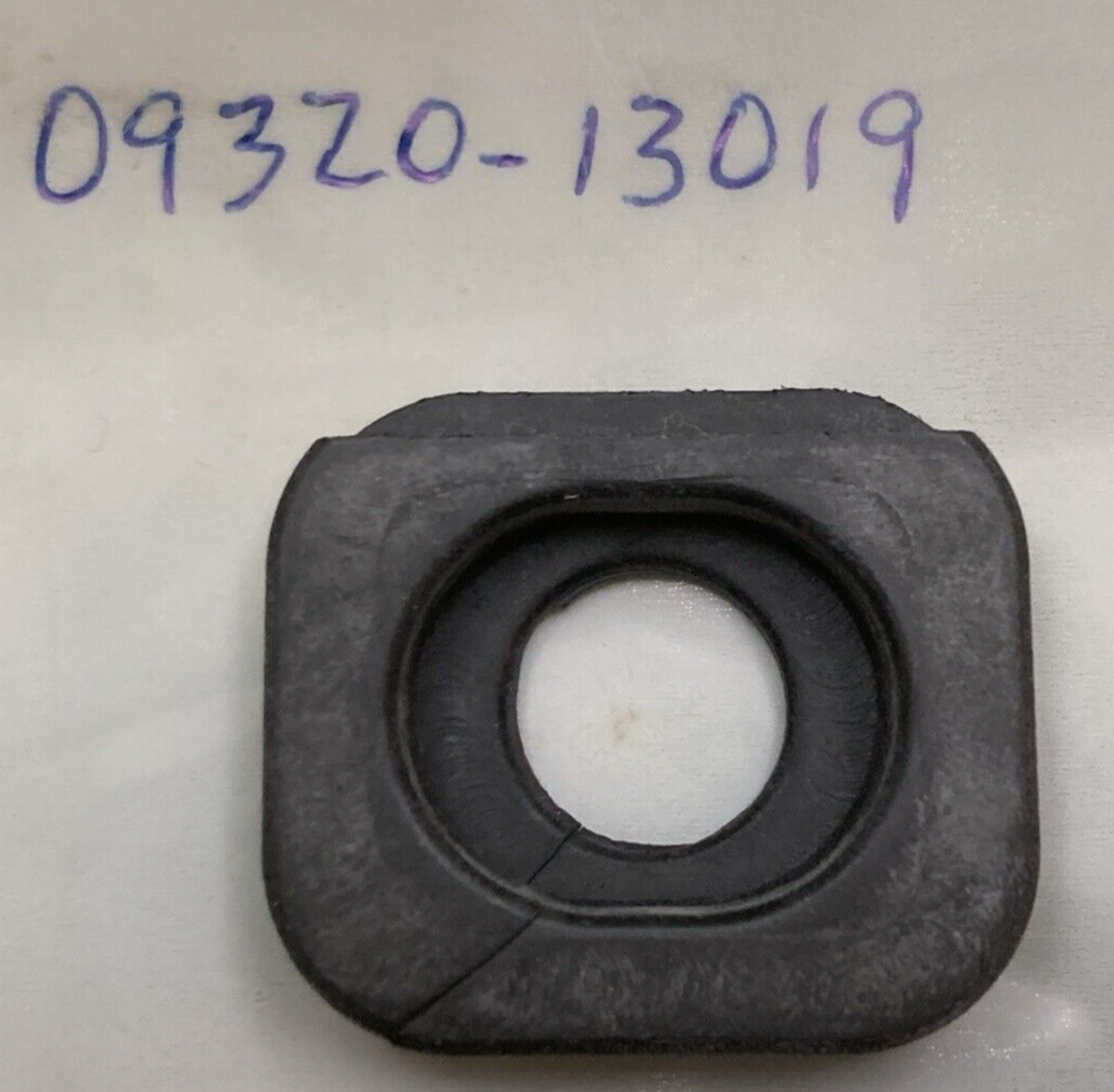 NEW REPLACES SUZUKI 09320-13019 GROMMET HEADLAMP