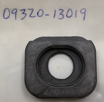 NEW REPLACES SUZUKI 09320-13019 GROMMET HEADLAMP