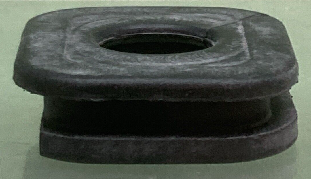 NEW REPLACES SUZUKI 09320-13019 GROMMET HEADLAMP