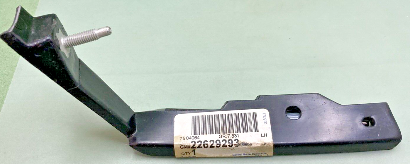 NEW GENUINE GM 22629293 RETAINER ASM, FRONT END FASCIA OUTER PONTIAC SUNFIRE