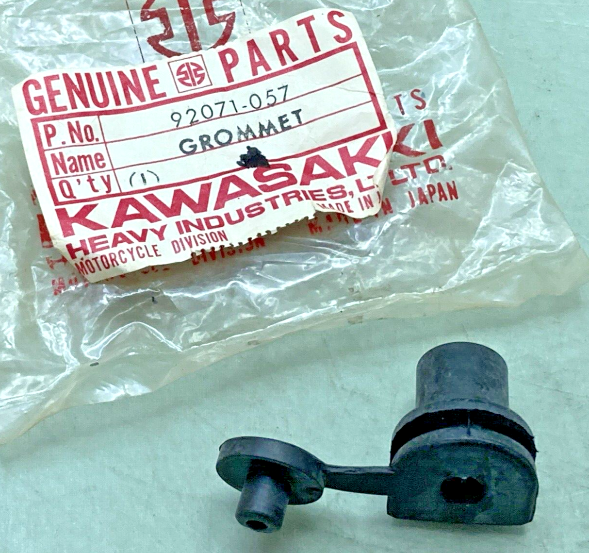 QTY 2 NEW GENUINE KAWASAKI 92071-057 GROMMET