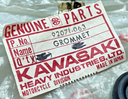 QTY 9 NEW GENUINE KAWASAKI 92071-063 GROMMET