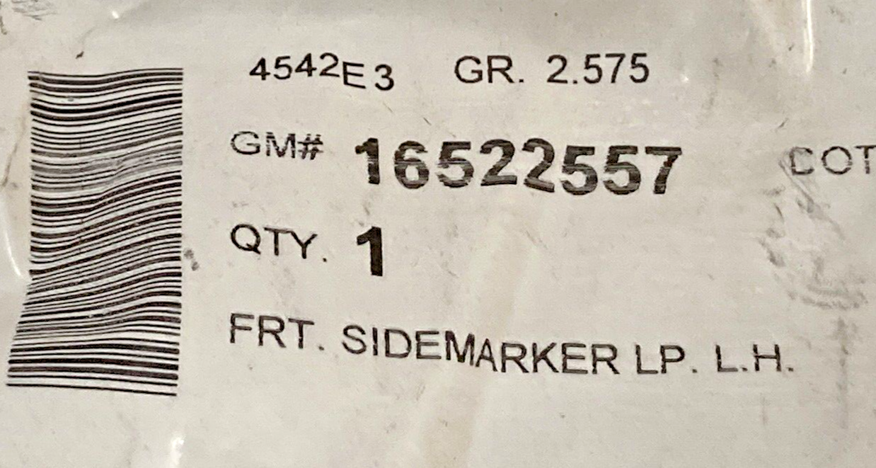 NEW GENUINE GM 16522557 LEFT FRONT SIDE MARKER LAMP, 1997 2005 MALIBU CUTLASS