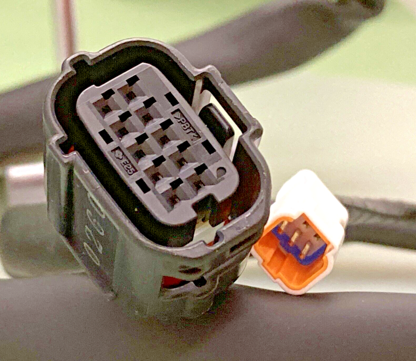 NEW GENUINE TRIUMPH T2045939 Switchcube, Rh, Modes