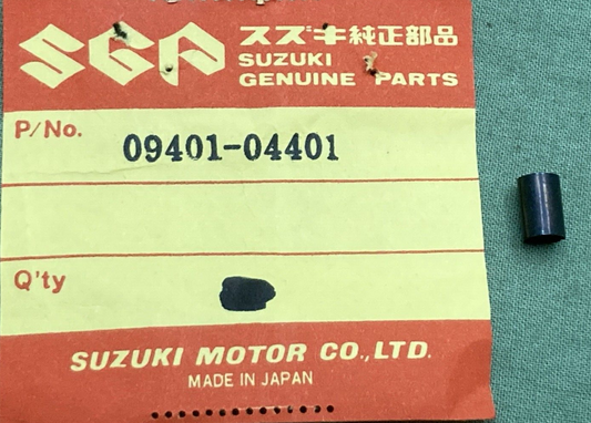 QTY 2 NEW GENUINE SUZUKI 09401-04401 CLIP OIL PUMP
