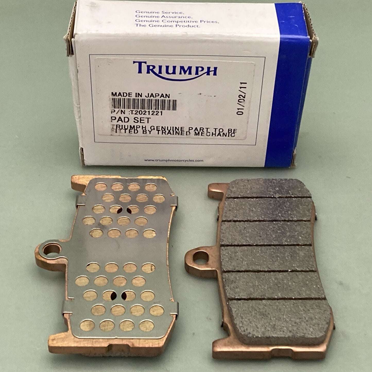NEW GENUINE TRIUMPH T2021221 Pad Set
