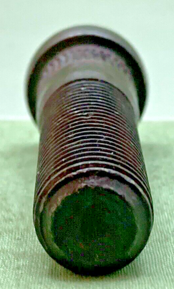 NEW GENUINE GM 88891742 STUD, FRONT WHEEL, 1988-2002 GM