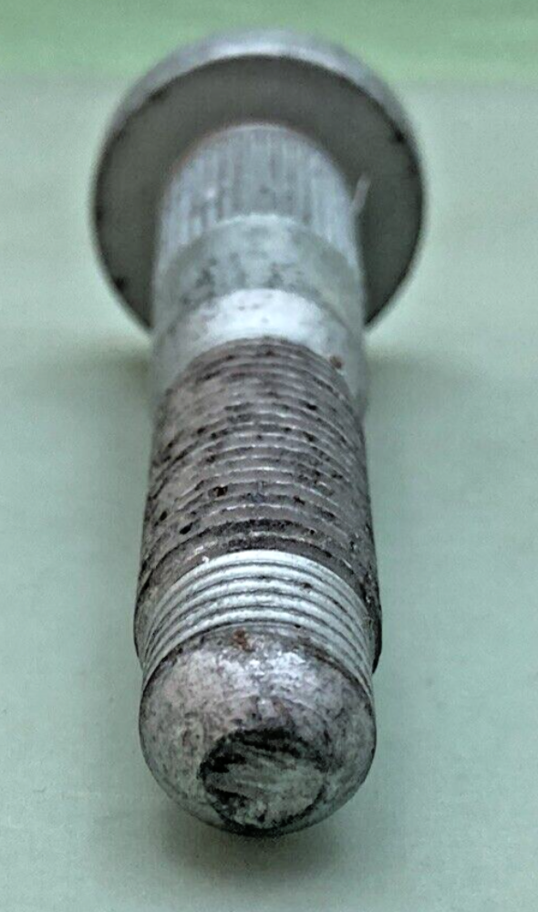 NEW GENUINE GM 15732582 REAR WHEEL BOLT, M14-1.50 SERRATED WHEEL STUD - 15.87mm