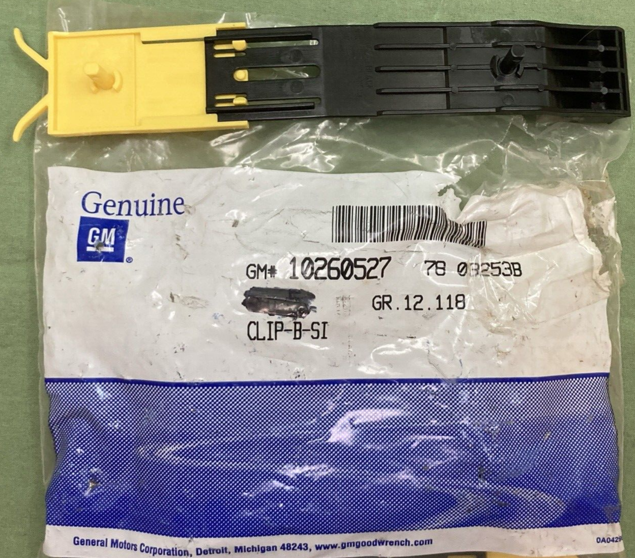 QTY 4 NEW GENUINE GM 10260527 Clip Body Side Center Front Molding