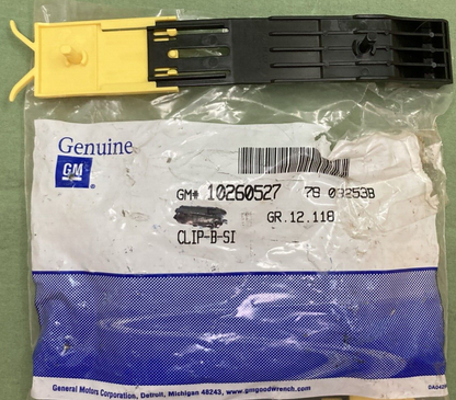 QTY 4 NEW GENUINE GM 10260527 Clip Body Side Center Front Molding