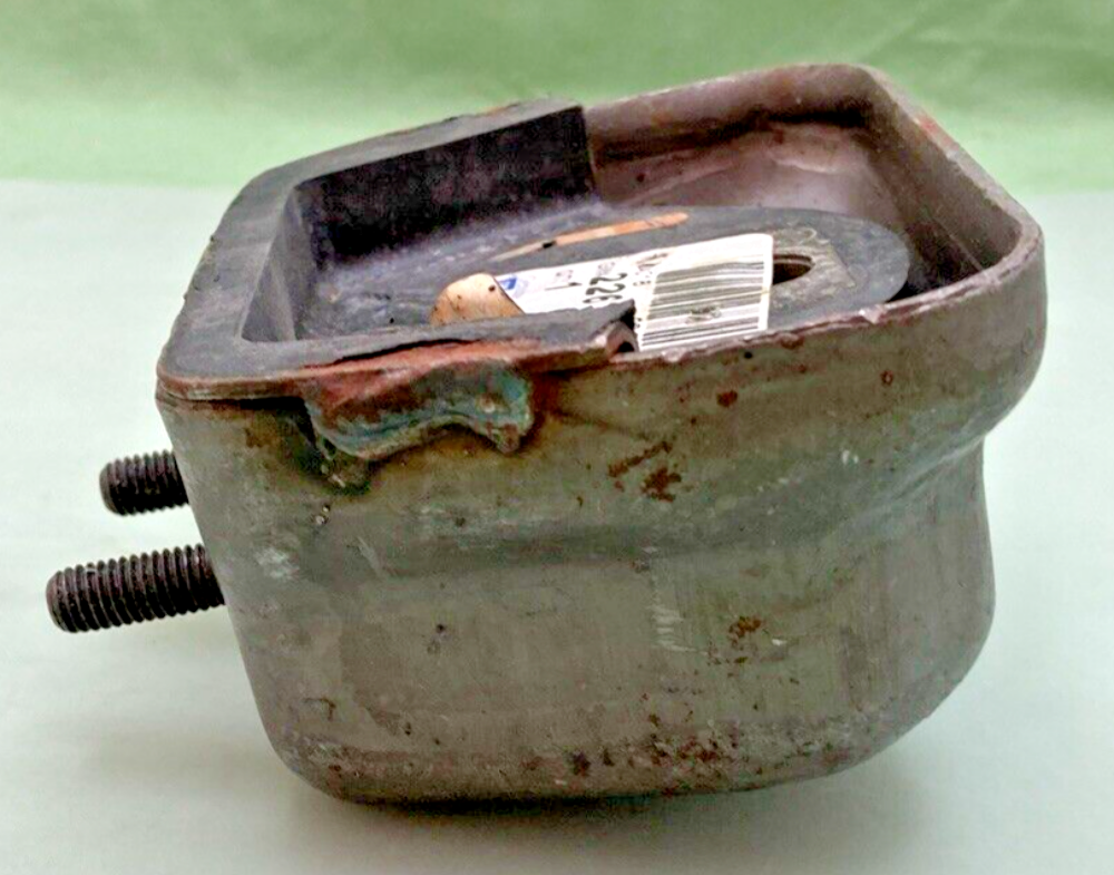 NEW GENUINE GM 22637949 MOUNT ASSEMBLY, ENGINE REAR 1982-1994 GM