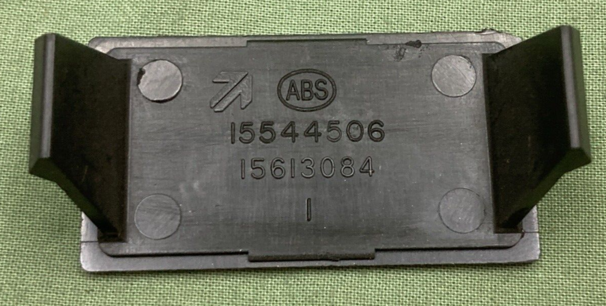 NEW GENUINE GM 15613084 Cover Accessory Switch Opening Argent
