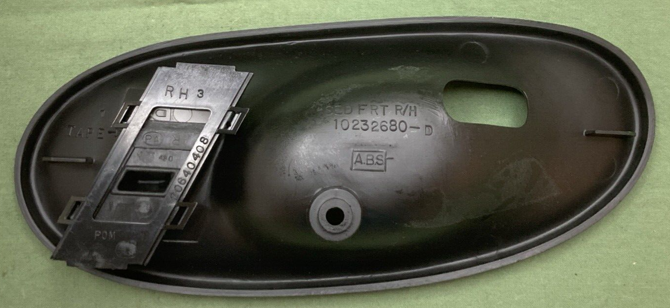 NEW GENUINE GM 10232680 Bezel Assembly Front Right Side Door Inside Black