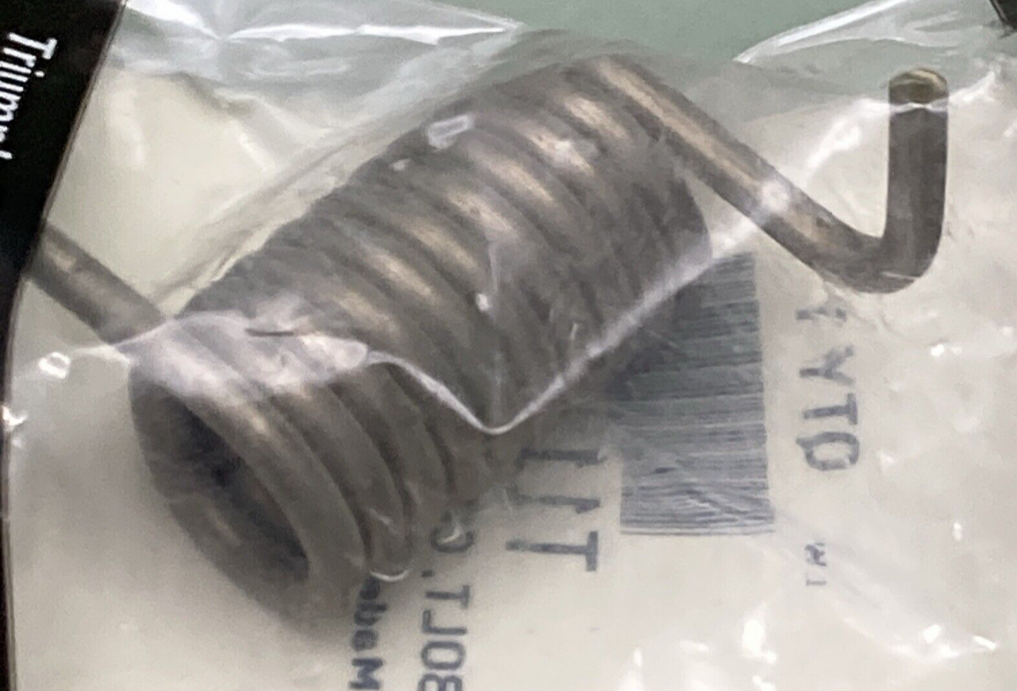 NEW GENUINE TRIUMPH T2083068 Spring, F.board Rtn