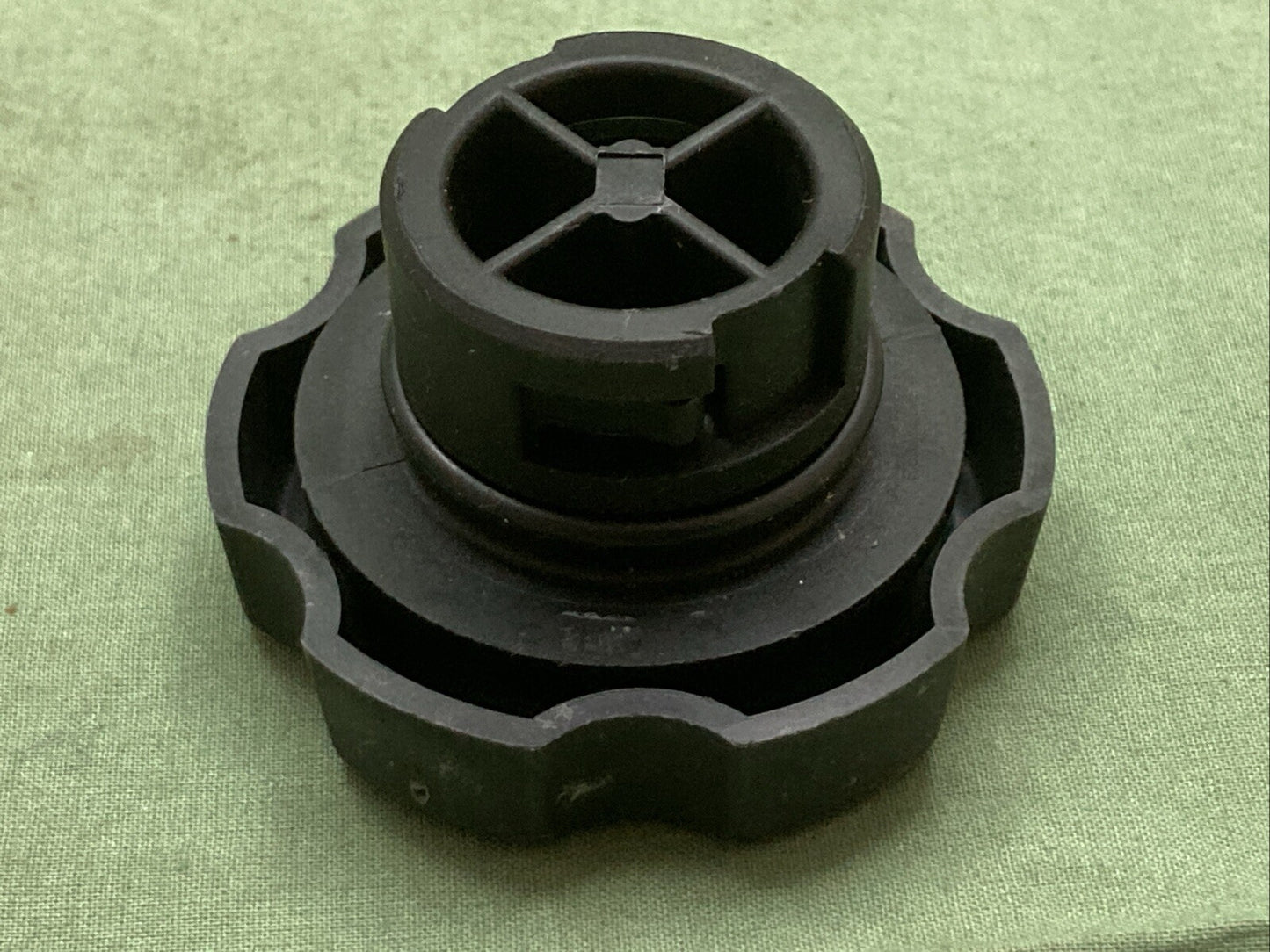 NEW GENUINE ACDELCO FC179 OIL FILLER CAP GM 10243772