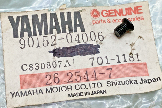 QTY 4 NEW GENUINE YAMAHA 90152-04006 SCREW, COUNTERSUNK