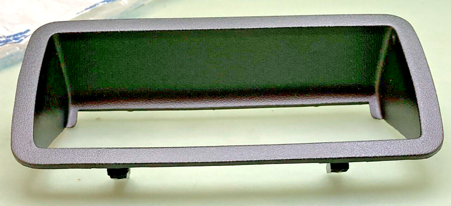 NEW GENUINE GM 15007219 PICKUP BOX TAILGATE LATCH HANDLE BEZEL