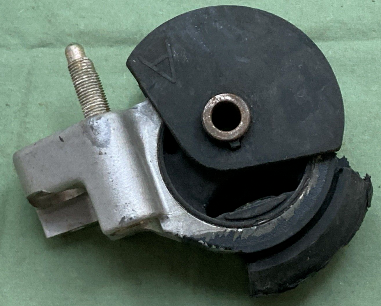 NEW GENUINE GM 94850884 Mount Engine
