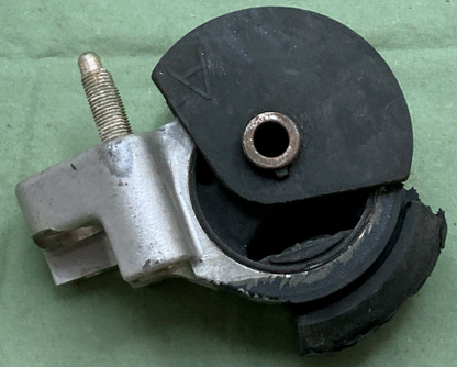 NEW GENUINE GM 94850884 Mount Engine