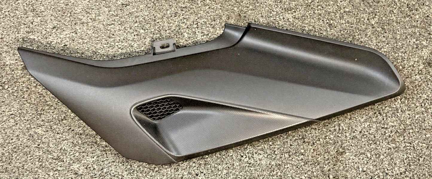 NEW GENUINE TRIUMPH T2313232 Side Panel, Rh, Mldg