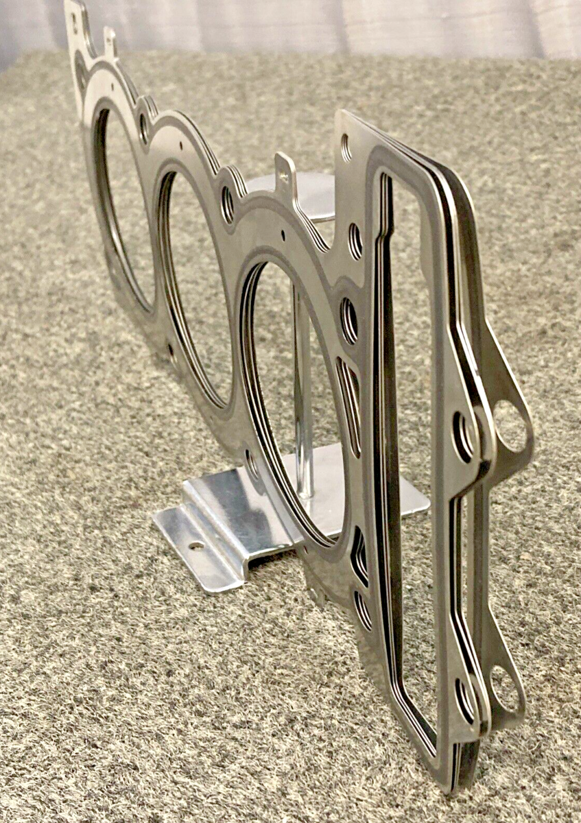 NEW GENUINE TRIUMPH T3990076 Gasket Kit, Cyl Head