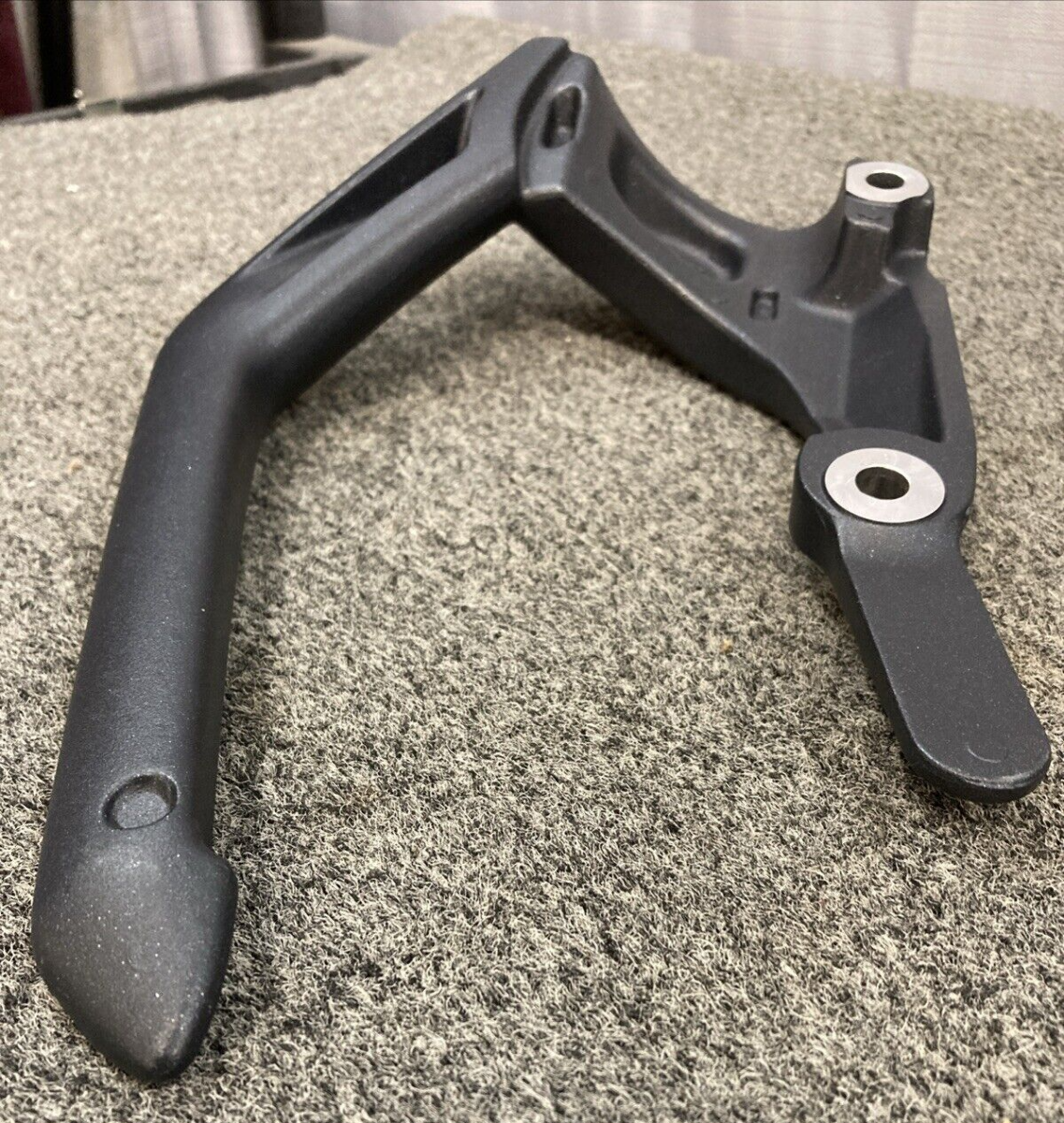 NEW GENUINE TRIUMPH T2350342 Grab Handle, Lh