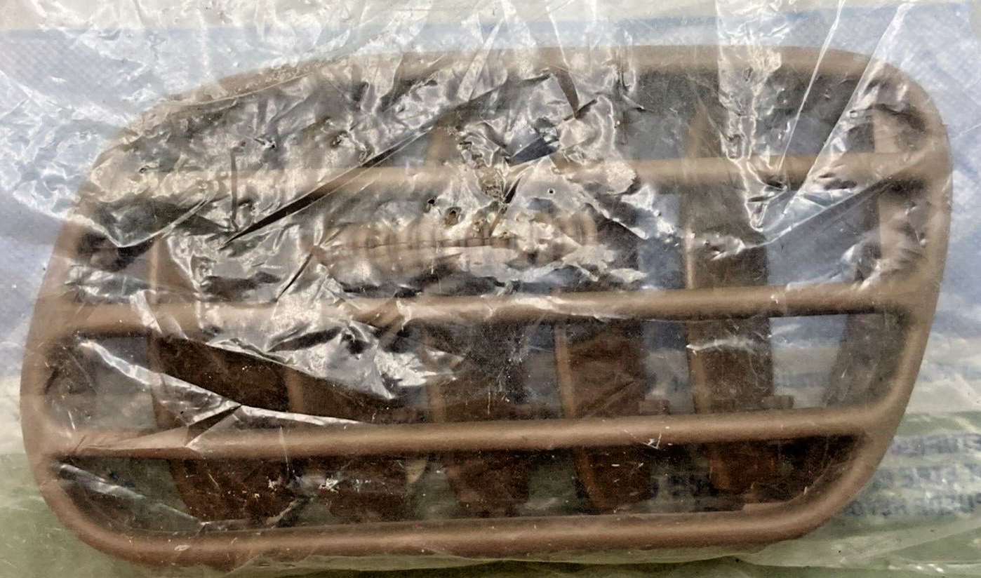 NEW GENUINE GM 15727441 OUTLET, INSTRUMENT PANEL OUTER AIR, MEDIUM BEIGE