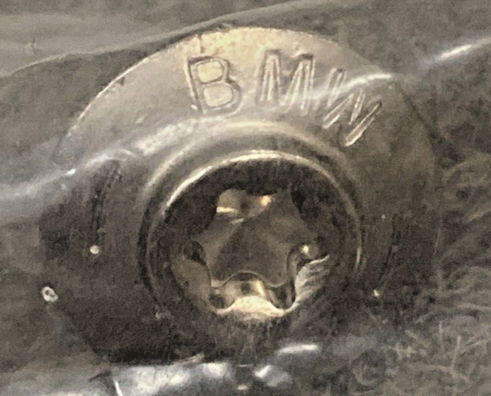 NEW GENUINE BMW 18 51 8 529 128  Body screw without shoulder  18518529128