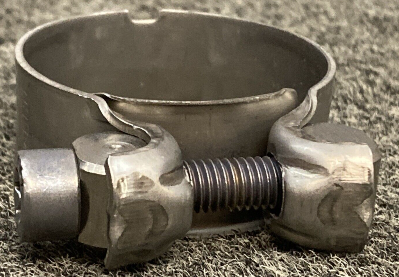 NEW GENUINE BMW 18 12 8 521 601 Clamp 18128521601