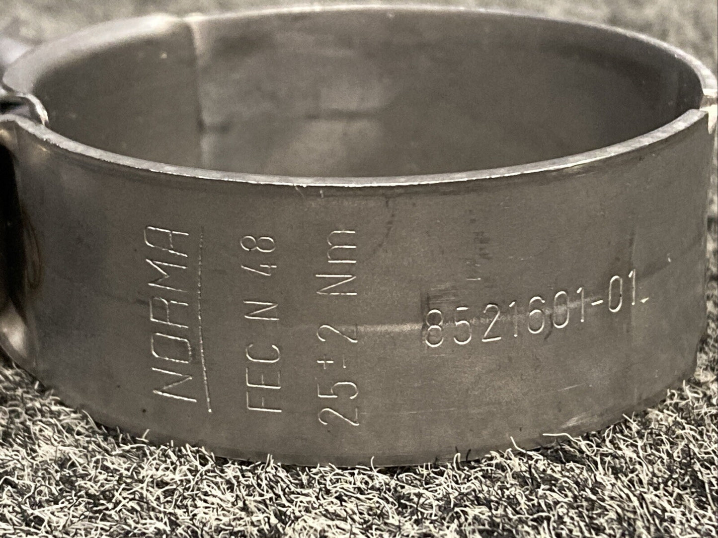 NEW GENUINE BMW 18 12 8 521 601 Clamp 18128521601