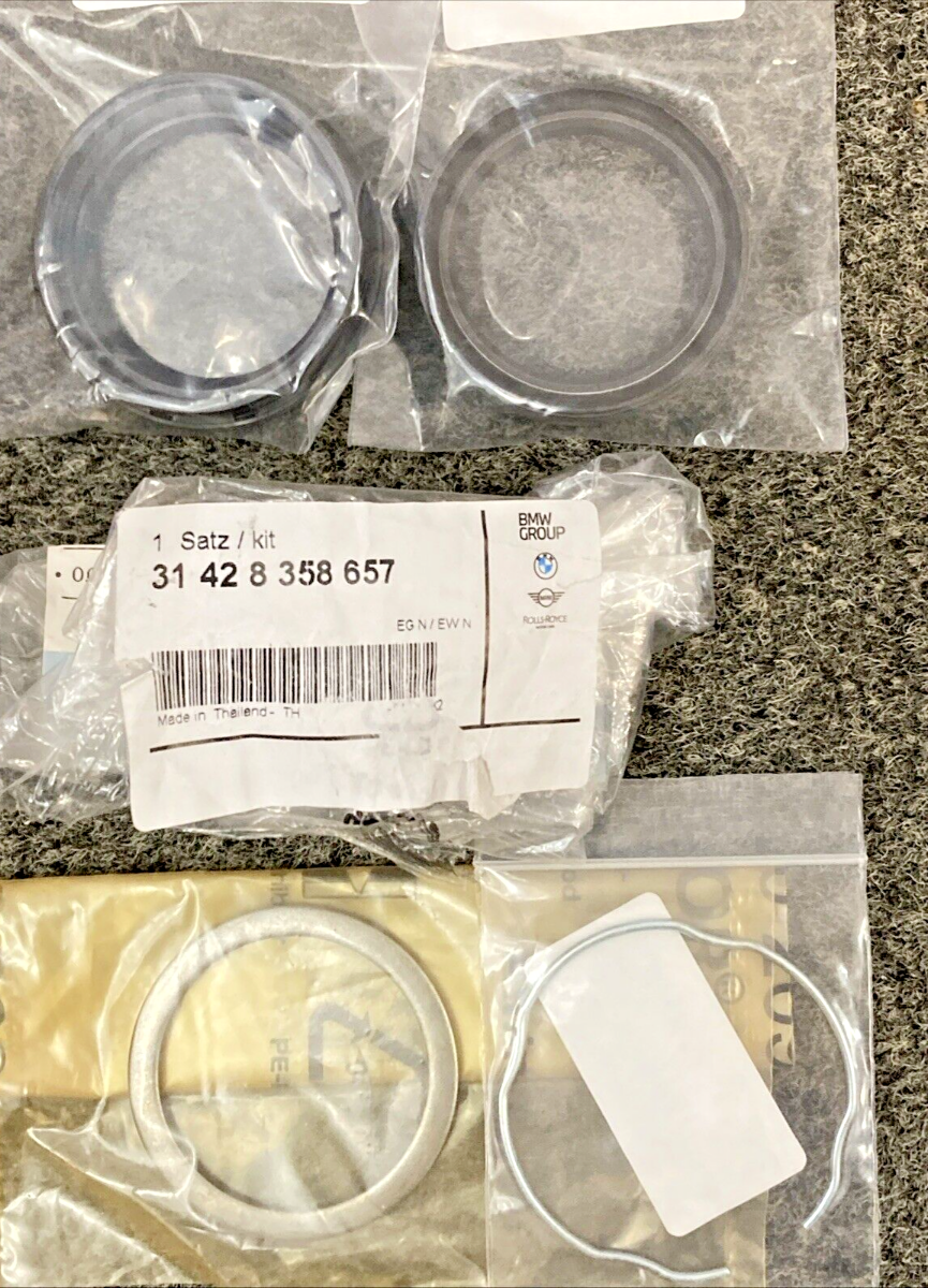 NEW GENUINE BMW 31 42 8 358 657   Set of gaskets  31428358657