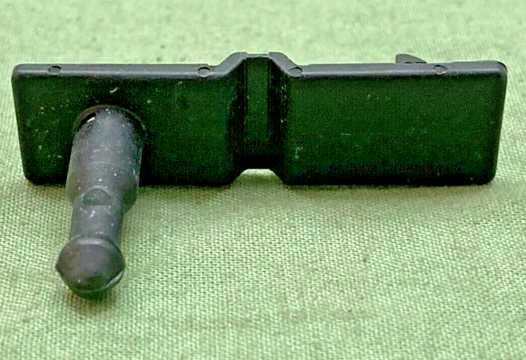 NEW GENUINE GM 22615352 FRONT BUMPER FASCIA HINGED PIN RETAINER