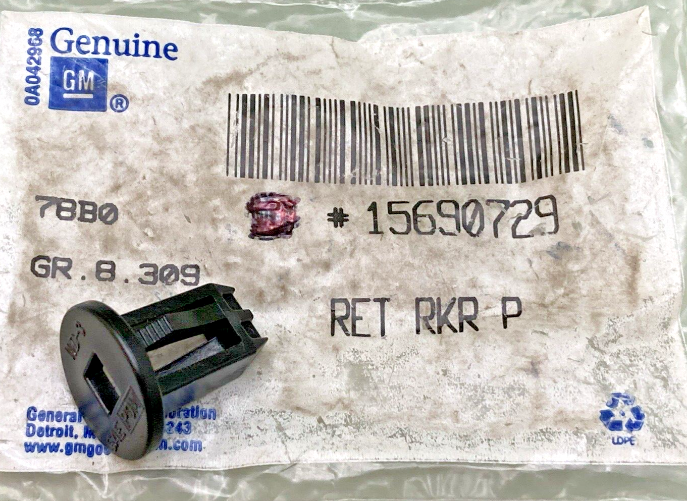 NEW GENUINE GM 15690729 RETAINER, ROCKER PANEL REAR MOLDING, 1995-2005 GM
