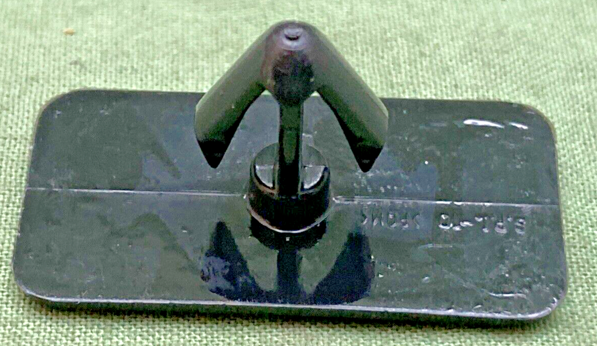 NEW GENUINE GM 10431524 ROCKER PANEL MOULDING CLIP, 11/16" x 1-5/16" HEAD