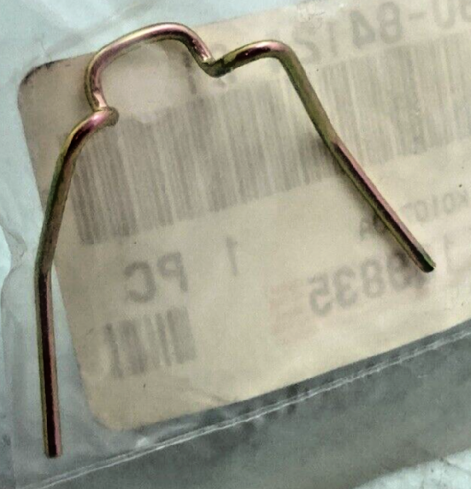 NEW GENUINE YAMAHA 290-84124-21 SPRING