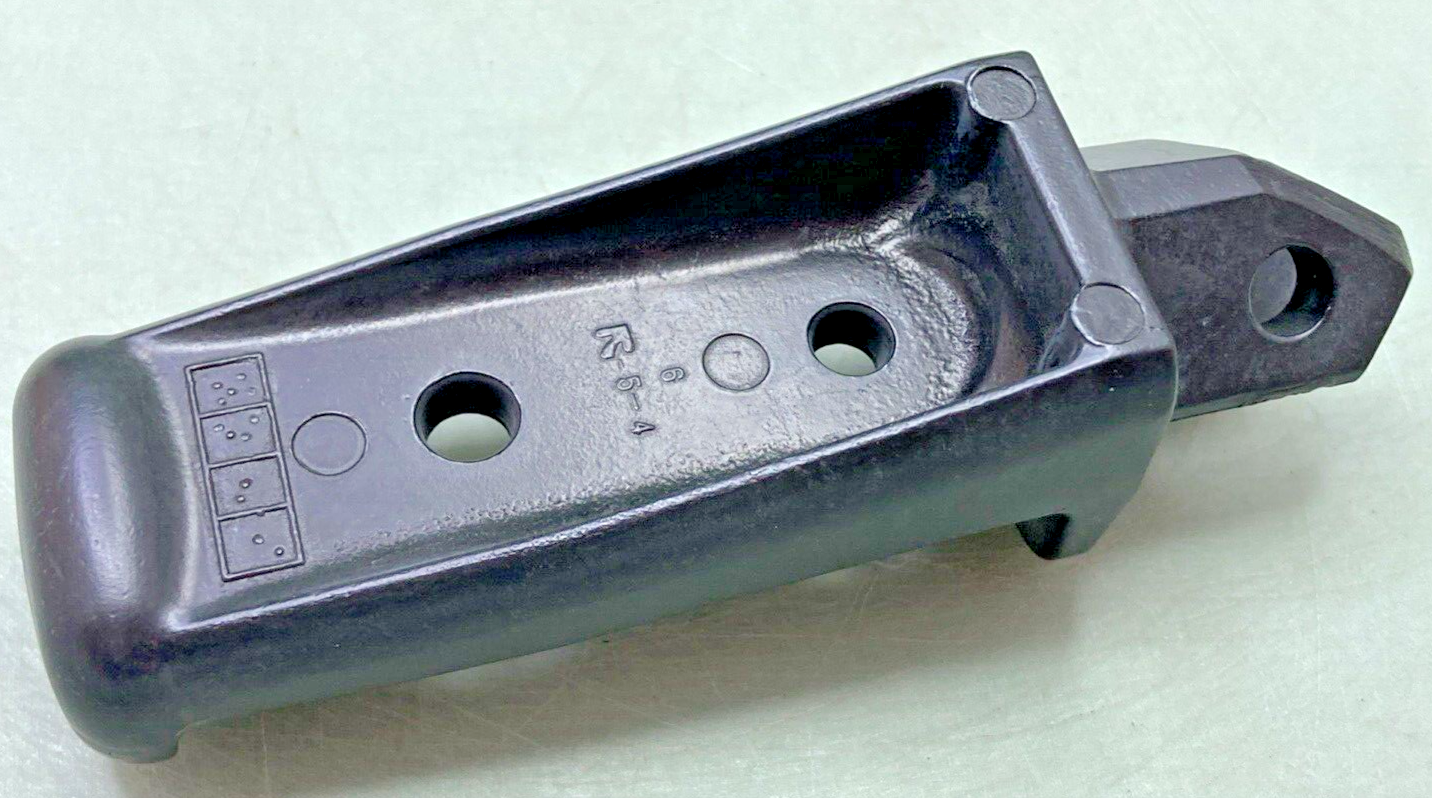 NEW GENUINE YAMAHA 1TP-27461-00 FOOTREST 4