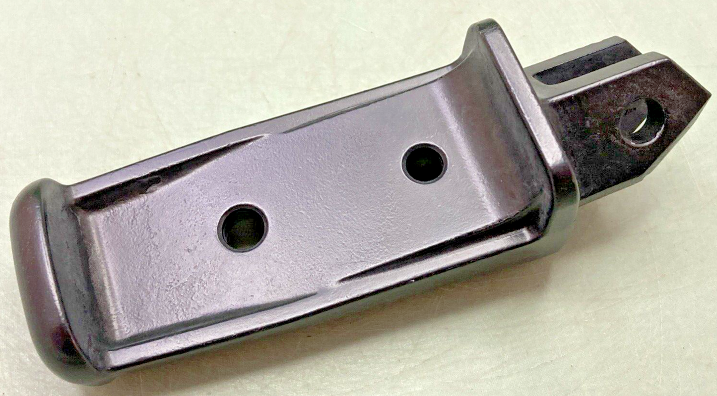 NEW GENUINE YAMAHA 1TP-27461-00 FOOTREST 4