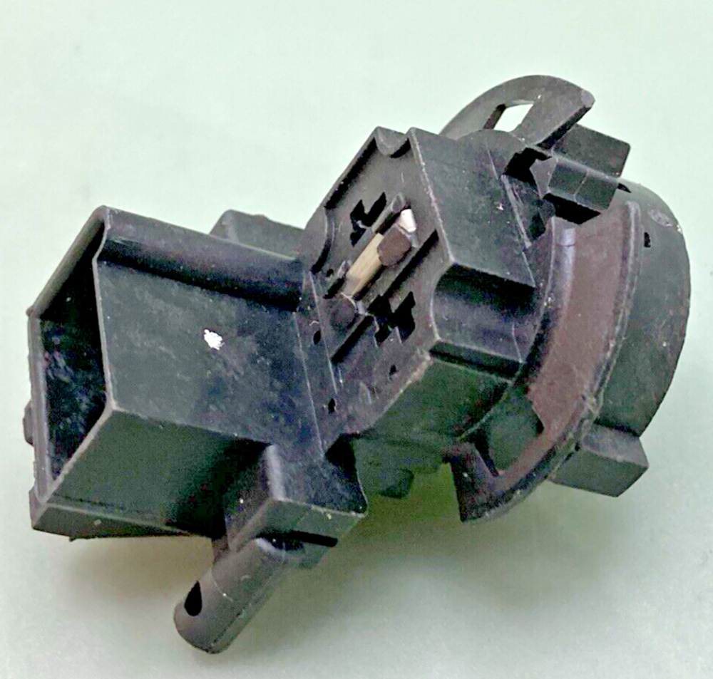 NEW GENUINE GM 89025036 MULTI-PURPOSE LAMP SOCKET