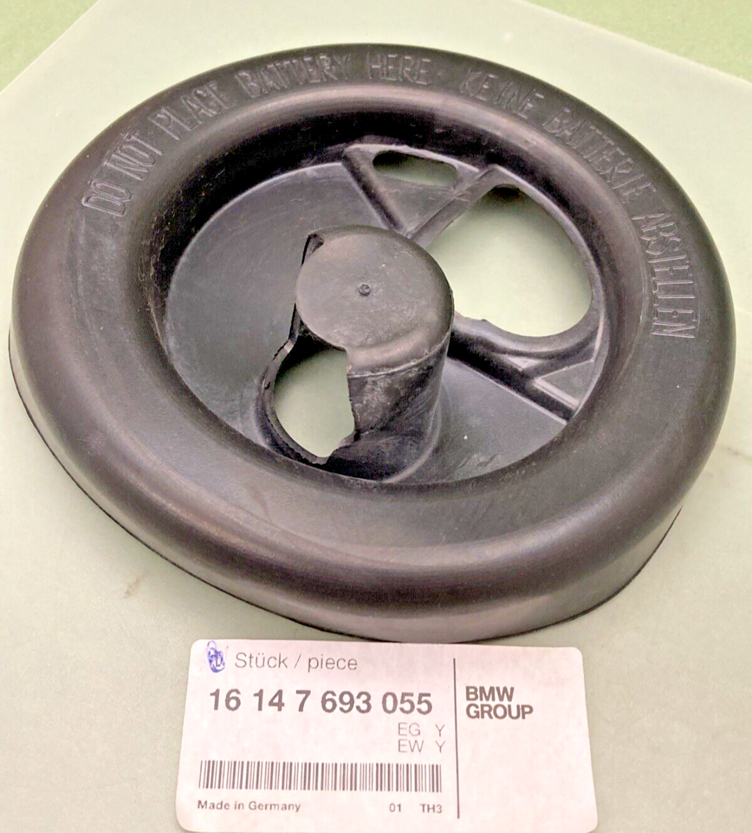 NEW GENUINE BMW  16 14 7 693 055  Cover For Fuel Pump  16147693055