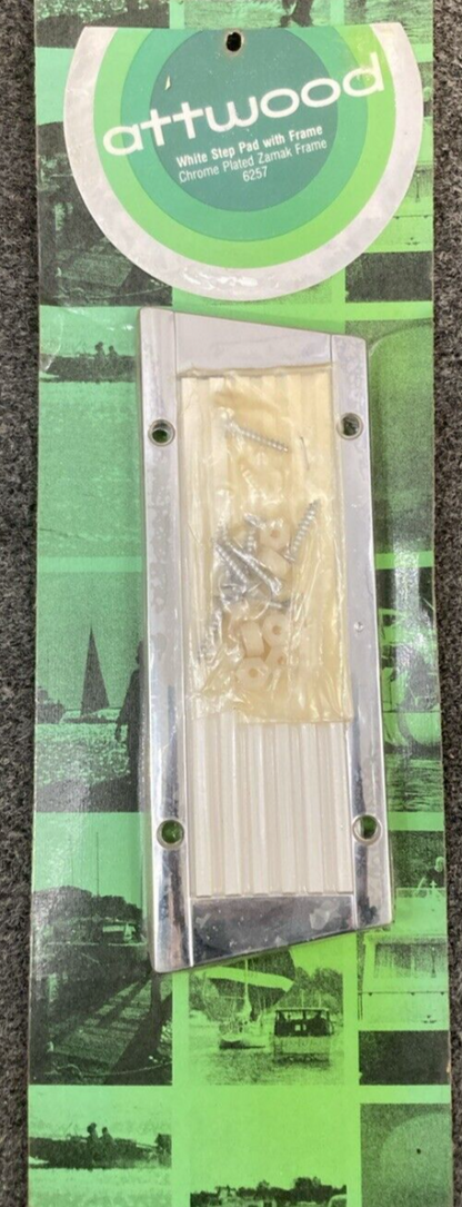 NEW GENUINE ATTWOOD 6257 STEP PAD WHITE CHROME TRAPEZOID 3.5" DEPTH W/ HARDWARE