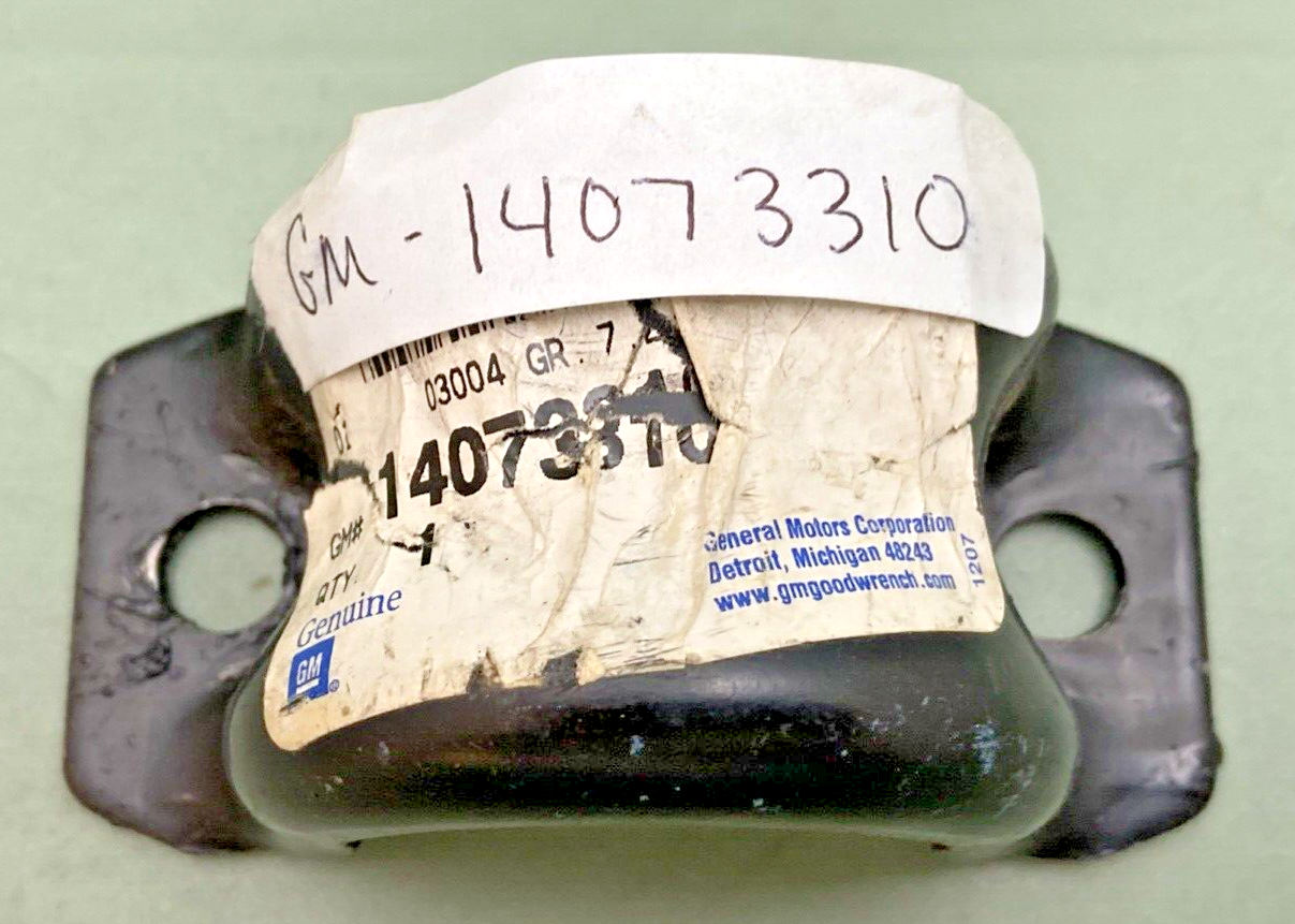 NEW GENUINE GM 14073310 STABILIZER BAR BRACKET, 1982-1996 GM