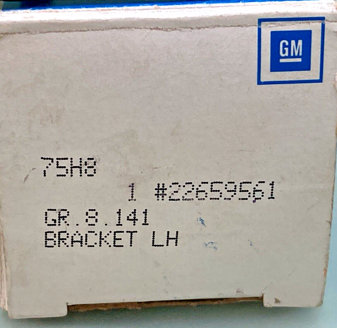 NEW GENUINE GM 22659561 LH FENDER BRACKET