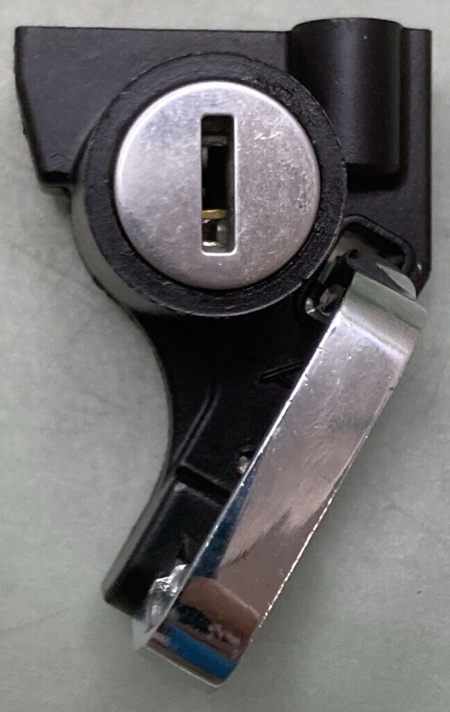 NEW GENUINE YAMAHA 2H7-21308-00 HELMET HANGER ASSEMBLY W/ 2 KEYS