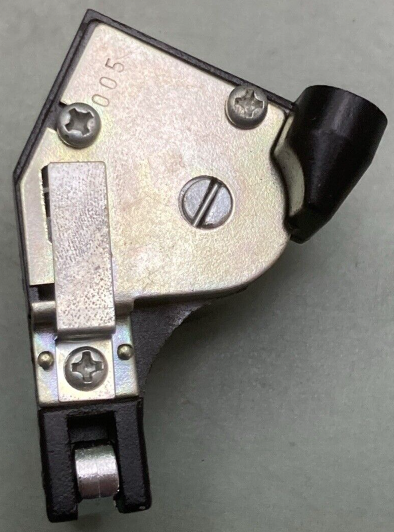 NEW GENUINE YAMAHA 2H7-21308-00 HELMET HANGER ASSEMBLY W/ 2 KEYS