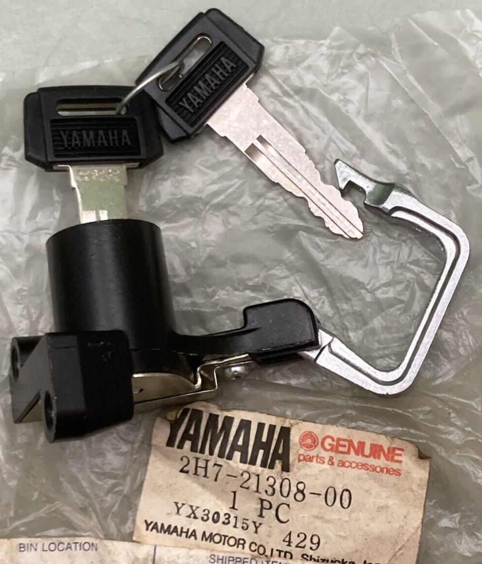 NEW GENUINE YAMAHA 2H7-21308-00 HELMET HANGER ASSEMBLY W/ 2 KEYS