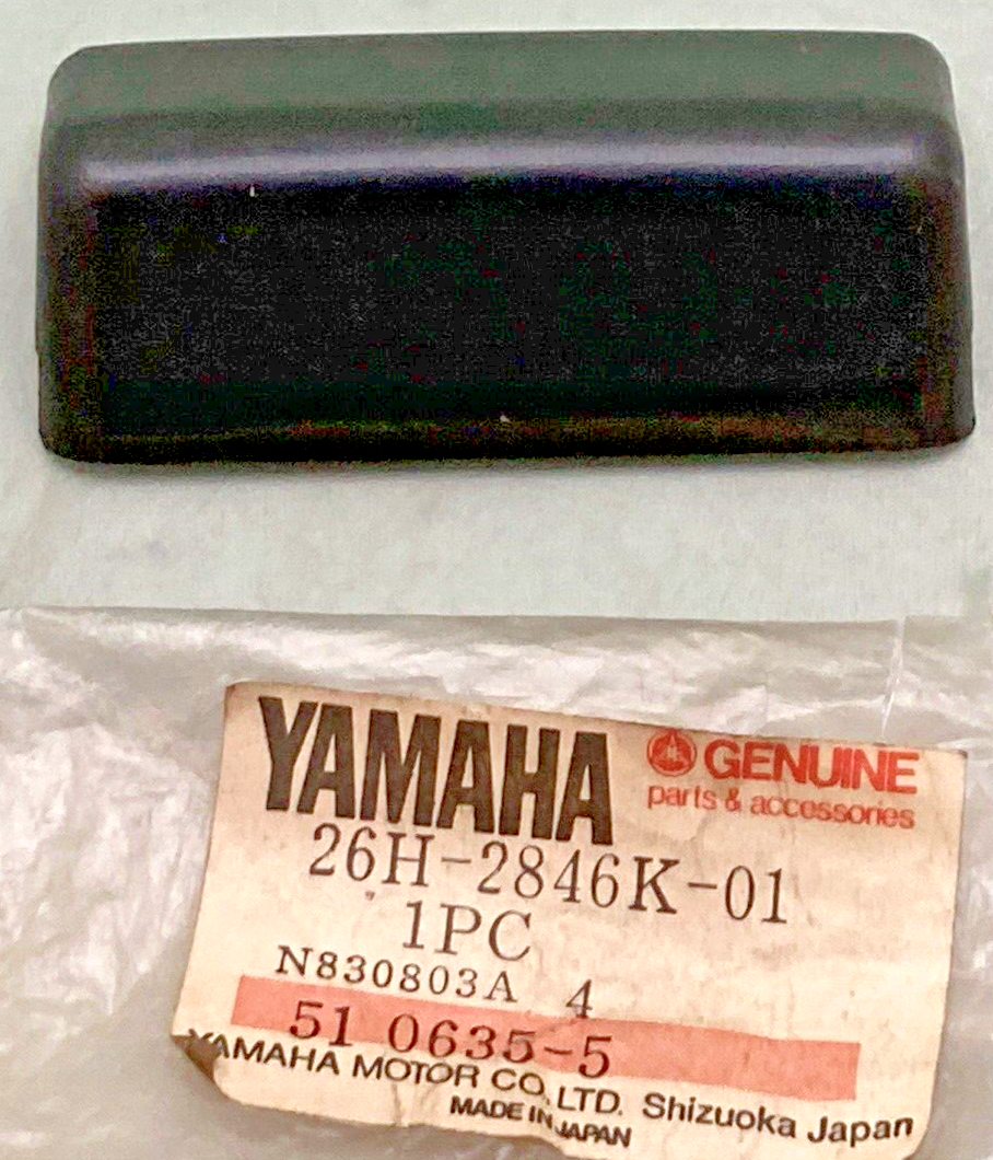 NEW GENUINE YAMAHA 26H-2846K-01 COVER HINGE 1 BLACK