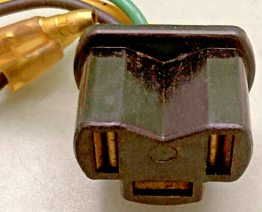 NEW GENUINE YAMAHA 246-84312-60 SOCKET HEADLIGHT