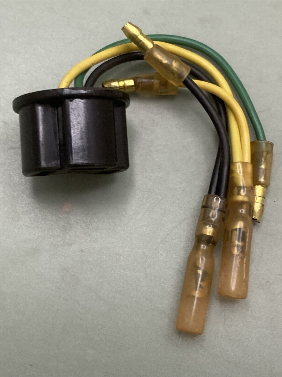 NEW GENUINE YAMAHA 246-84312-60 SOCKET HEADLIGHT